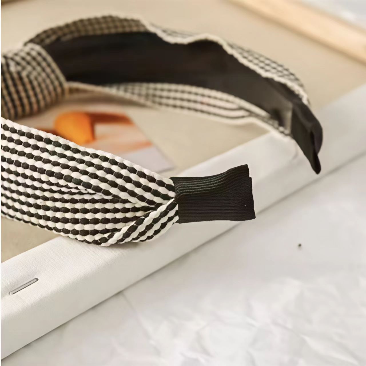 Wide Edged Checkered Headband  - đánh giá và giá Headband Summer Knit